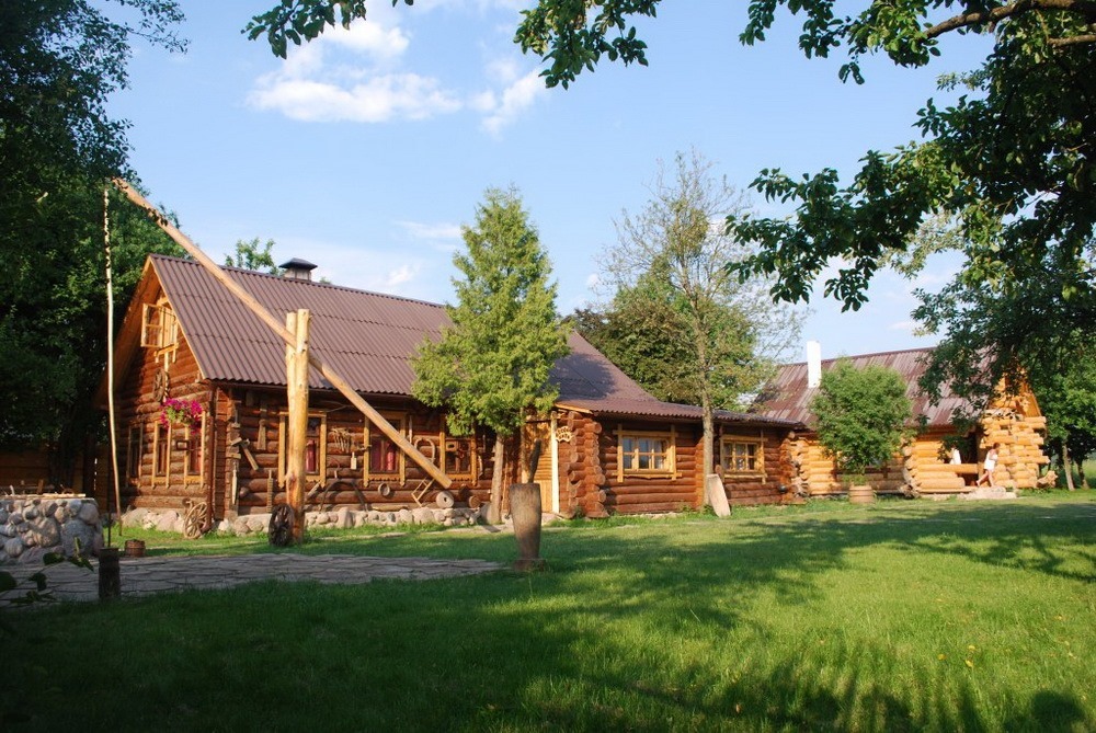 Вяселая хата